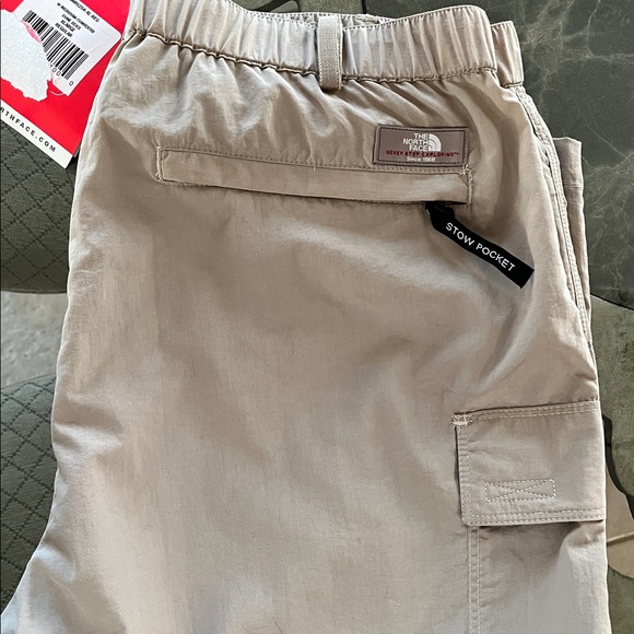 The North Face Women’s Lightweight Convertible Beige Cargo Pants - XL - NWT - Picture 9 of 9